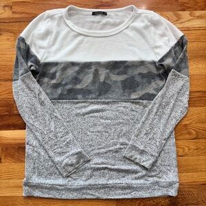 Pink Clover Soft multi pattern light weight sweater. Size L